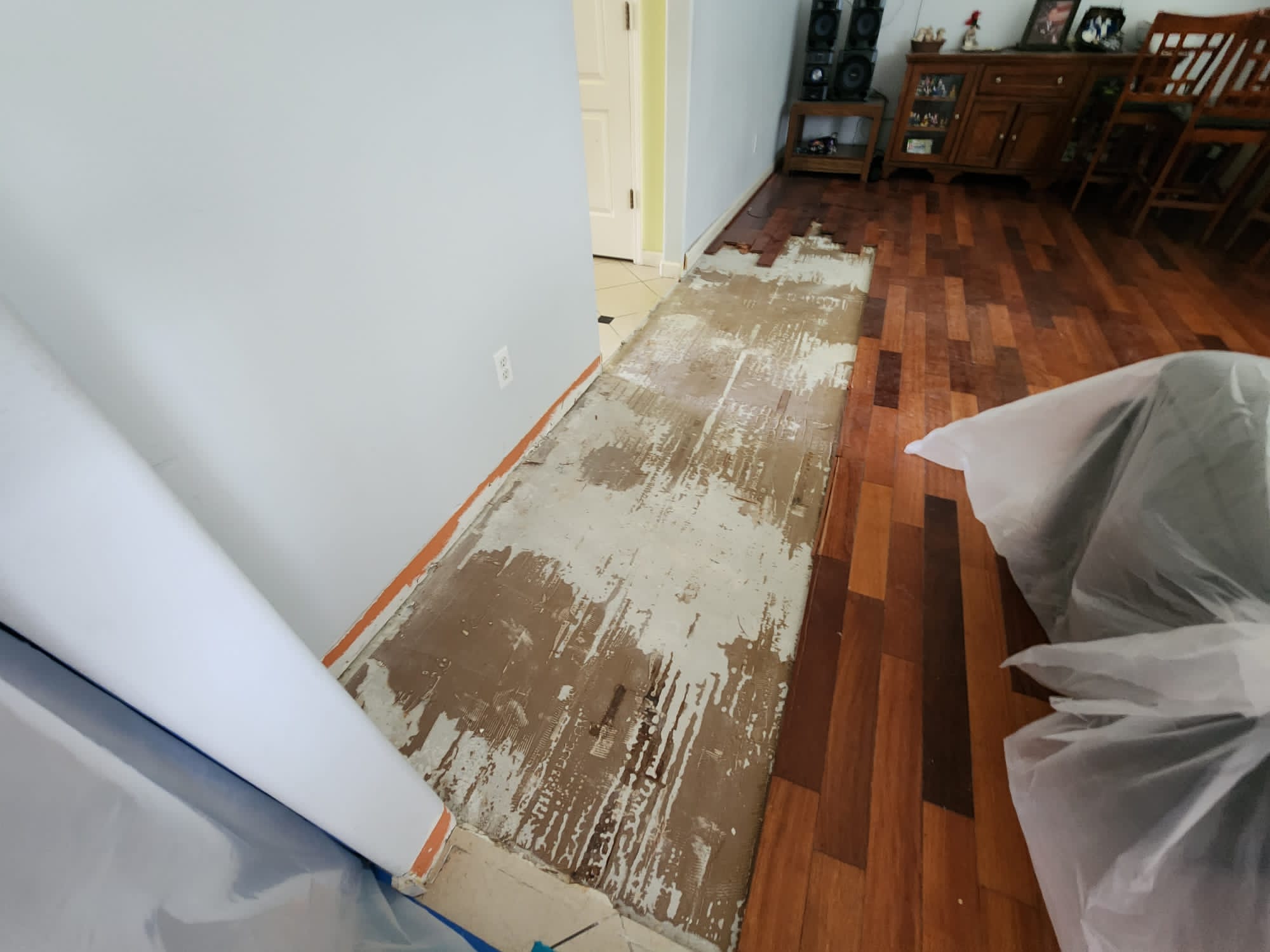 Restoring Houston, TX home after an upstairs bathroom water main leak