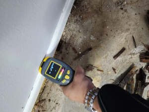 Fast water damage response to roof leak in Houston, TX