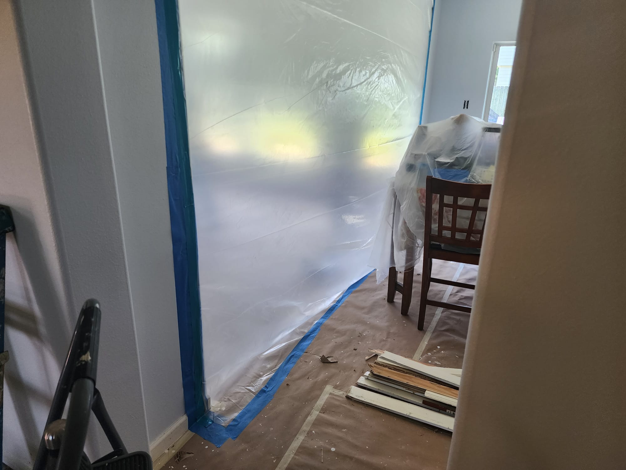 Restoring Houston, TX home after an upstairs bathroom water main leak