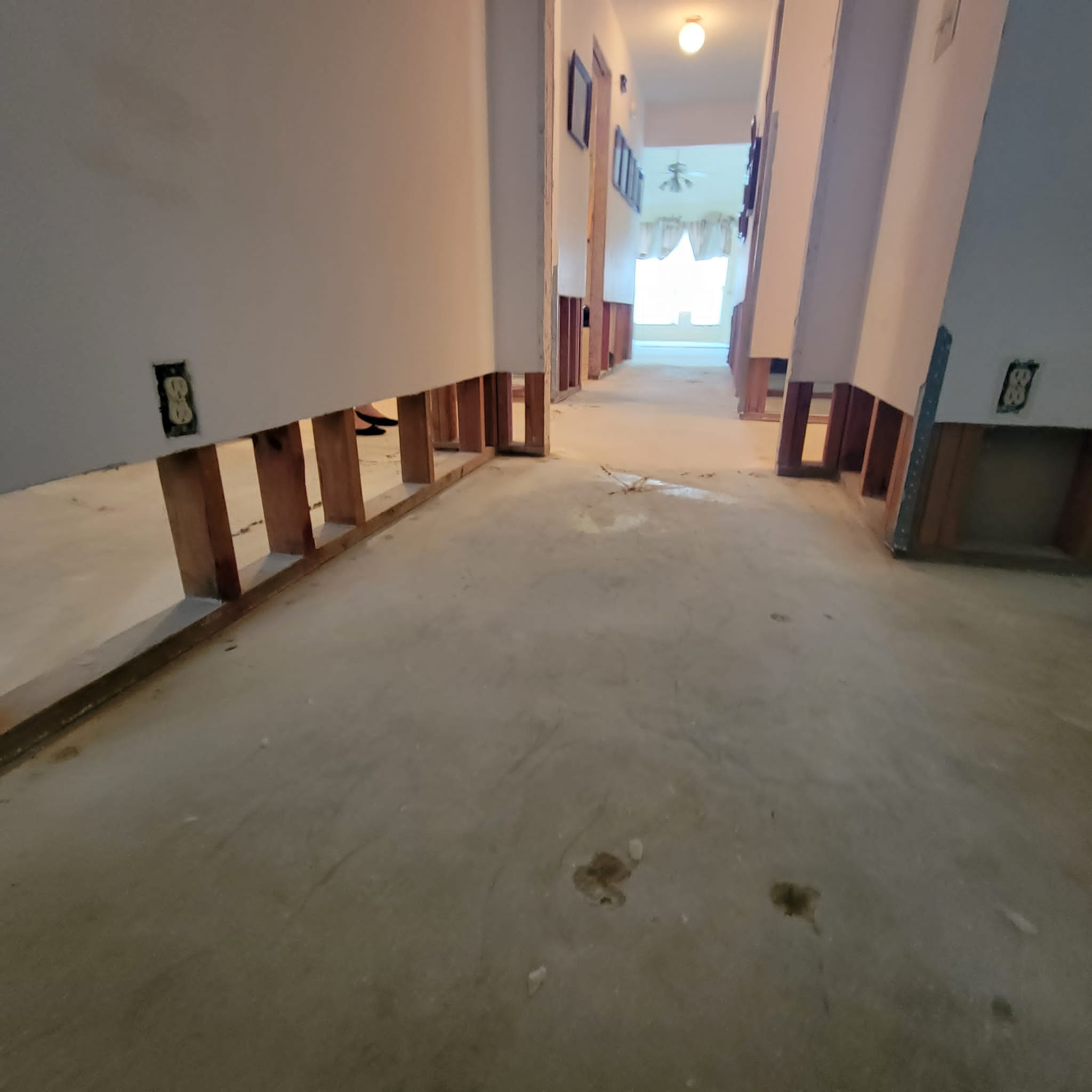 Water damage restoration after a toilet tank busted and flooded this Houston, TX house