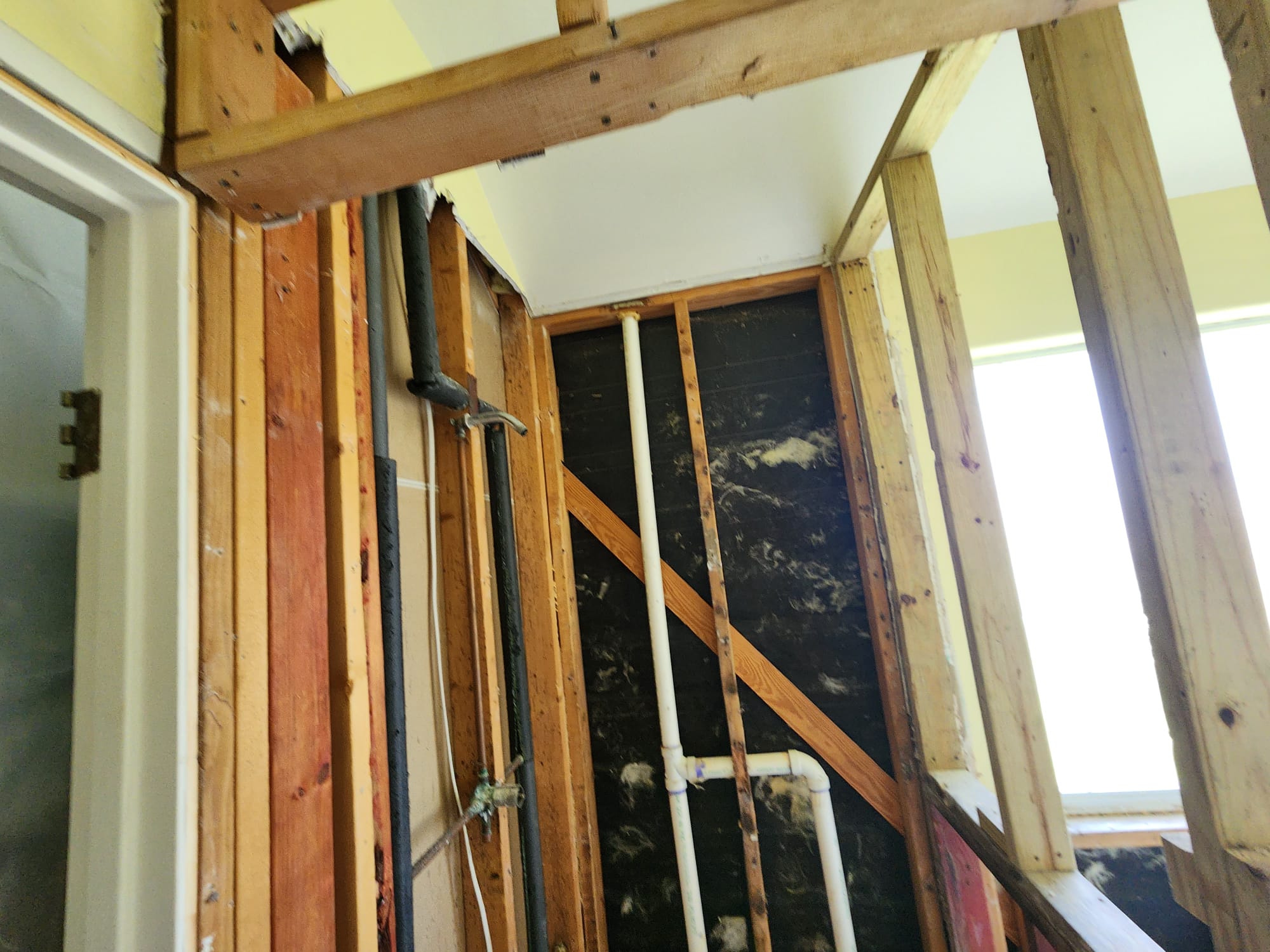 Restoring Houston, TX home after an upstairs bathroom water main leak