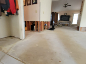 Water damage restoration after a toilet tank busted and flooded this Houston, TX house
