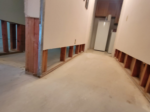 Water damage restoration after a toilet tank busted and flooded this Houston, TX house