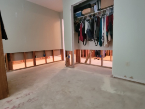 Water damage restoration after a toilet tank busted and flooded this Houston, TX house